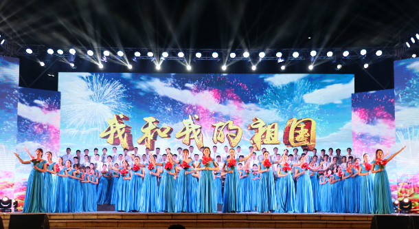 1569721511490691.jpg 合唱《在灿烂的阳光下》.jpg